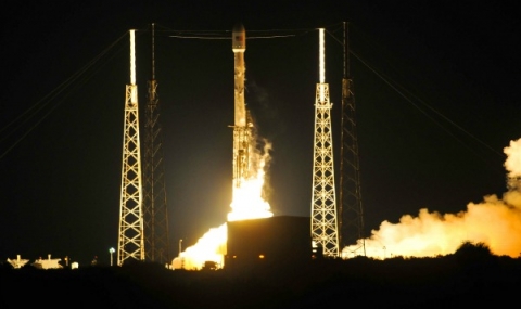 SpaceX с ново успешно приземяване на ракета в океана - 1