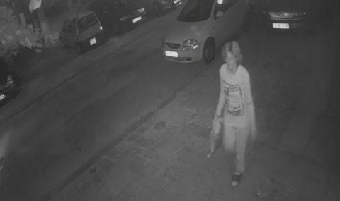 Агресивна блондинка чупи коли наред в центъра на Варна (СНИМКИ) - 1