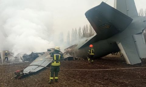 Киев съобщи за множество унищожени военни самолети и хеликоптери на Русия - 1