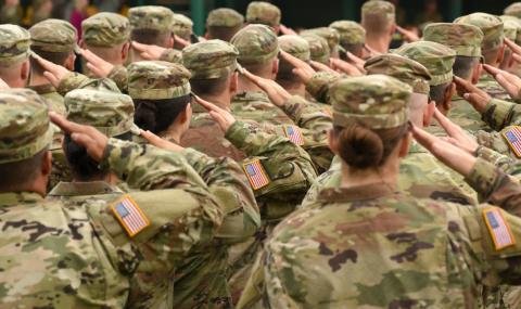 Пентагонът призова Белия дом да не политизира армията - 1