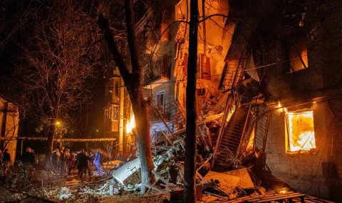 Руски удар по Харков: 11 ранени, срути се вход на блок - 1