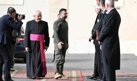 Pope Francis welcomed Zelensky in the Vatican  - 1