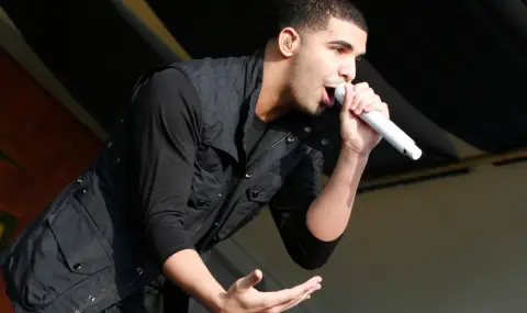 Перфектните коремни мускули на Дрейк: фотошоп, пластична хирургия или специални тренировки (СНИМКА) - 1