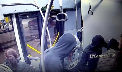 СДВР пусна кадри от нападението над момчето в столичния автобус - 1