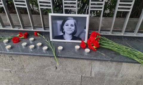 Русофили поднесоха цветя в памет на загиналата при атентат Даря Дугина (СНИМКИ) - 1