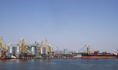 Пристанище Одеса спря работа след руско нападение - 1