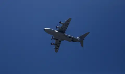 Франция започва доставки на хуманитарна помощ със самолети за Газа - 1