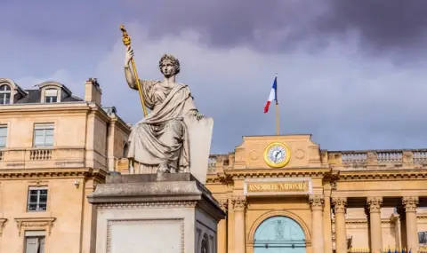 Във Франция ще наказват по строго за нападения срещу политици и държавни служители