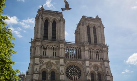 Изгорялата катедрала "Нотр Дам" в Париж ще бъде отворена отново през 2024 г. - 1