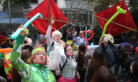 Клоуни излязоха на масов протест в Боливия (СНИМКИ) - 1