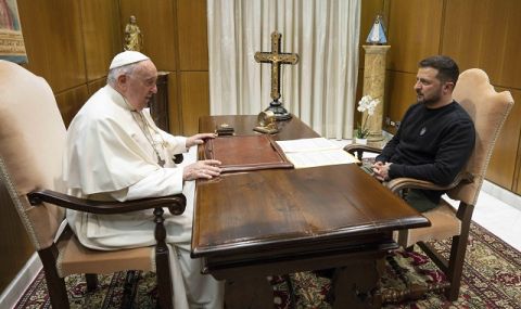 Говори Ватиканът! Папа Франциск се обърка в отговора дали Русия трябва да върне окупираните територии на Украйна - 1