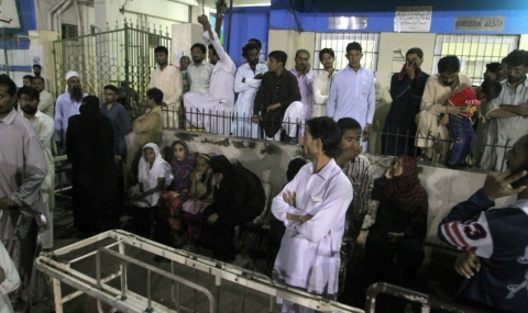 40 убити при експлозия в Пакистан - 1