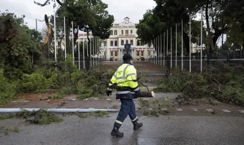 Силна буря парализира Солун - 1