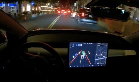 Автономна Tesla не се затрудни по натоварените тъмни улици (ВИДЕО) - 1