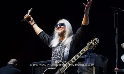 Китаристът и основател на Uriah Heep Мик Бокс навършва 79 години - 1