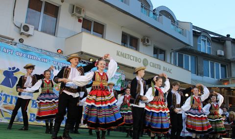 250 спектакъла на фестивала „Нестия Черноморски перли“  в Свети Влас - 1