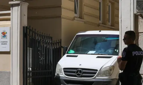 Неофициално: Антикорупционната комисия претърсва в СО след твърденията за натиск над кметовете на "Люлин" и "Младост" - 1