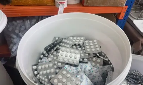 Разбиха фабрика за фалшиви лекарства в София - 1