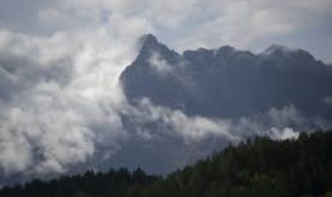 Облачен и мъглив петък - 1