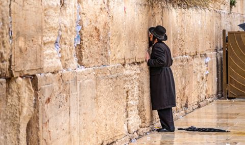 Стената на плача в Йерусалим бе почистена от молитвени бележки  - 1