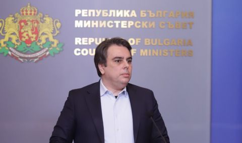 Асен Василев се застрахова: Ротация ще е само между Денков и Габриел, но министрите остават - 1