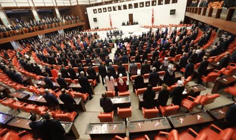 Новият турски парламент влезе в играта (СНИМКИ) - 1