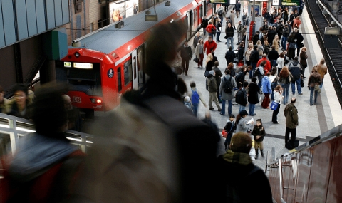 Газова атака в метрото в Хамбург, има пострадали - 1