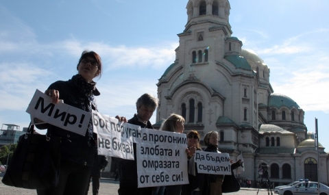 Протест-бдение пред Светия Синод заради Дионисий - 1