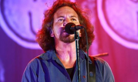 Вокалистът на Pearl Jam загуби гласа си заради пожарите във Франция - 1
