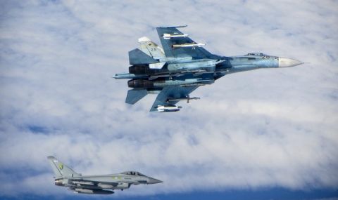 Напрежение в небето! Руски Су-27 прехванаха британски изтребители над Черно море - 1