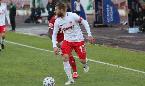 Берое с трансфер - взе капитана на Царско село - 1