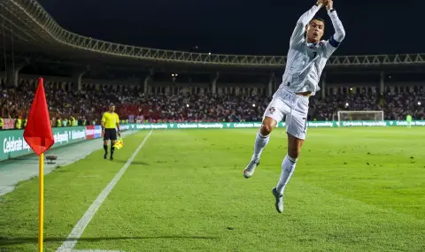 Кристиано Роналдо задмина Лео Меси - 1