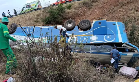 Тежка автобусна катастрофа в Уганда отне живота на десетки - 1