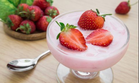 Рецепта на деня: Желирано кисело мляко с ягоди - 1
