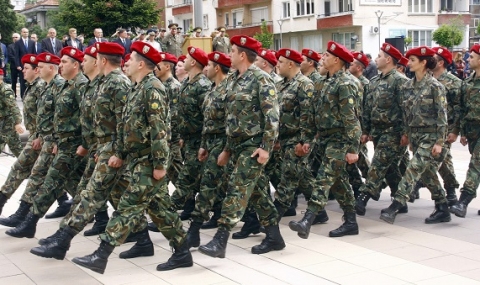 ВМРО иска връщането на задължителната казарма - 1