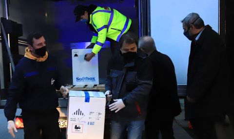 Втората доставка с ваксини за България пристига утре - 1