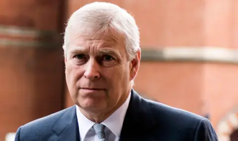 Британският принц Андрю се отказва от титлите си - 1