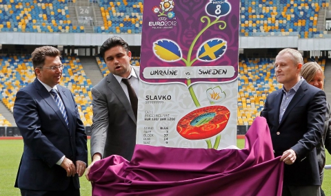 В Киев и Варшава представиха билетите за Евро 2012 - 1