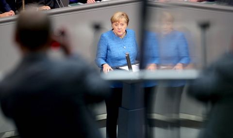 Пандемията унищожи рейтинга на Ангела Меркел  - 1