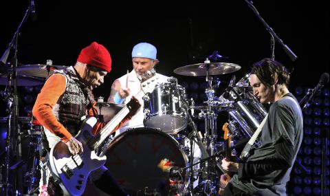 Red Hot Chili Peppers продават права за 140 млн. долара - 1