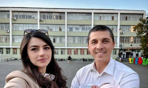 Лена Бориславова и Мирослав Иванов гласуваха с бебето на ръце - 1