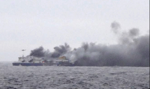 Ферибот се запали край остров Корфу, евакуират над 450 души (обновена) - 1