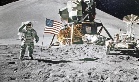 САЩ искат техен астронавт да стъпи на Луната през 2028 г. - 1