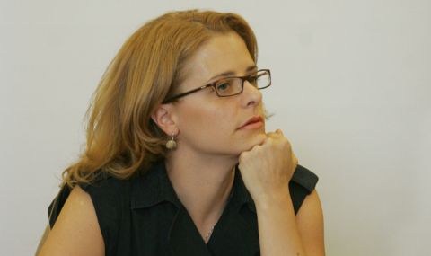 Светла Костадинова:  В България няма дълги политически поколения, хора, които биват готвени за властта - 1