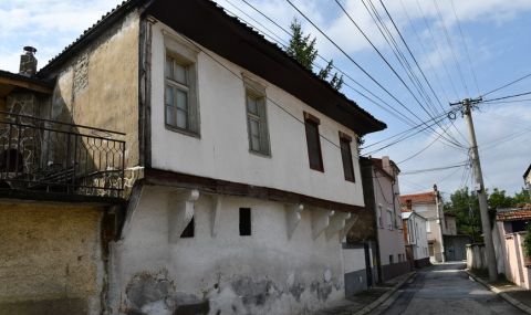 Проучват възможността за покупка на къщата на известен български писател в Северна Македония - 1