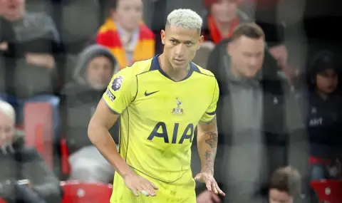 Шокиращата изповед на звезда на Тотнъм: Исках да се блъсна в стена - 1