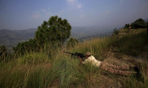 Пакистански военни убити от индийски огън в Кашкир - 1