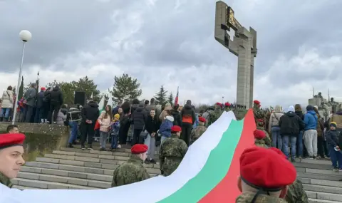 Пренасят 300-метров трибагреник за Трети март в Стара Загора - 1