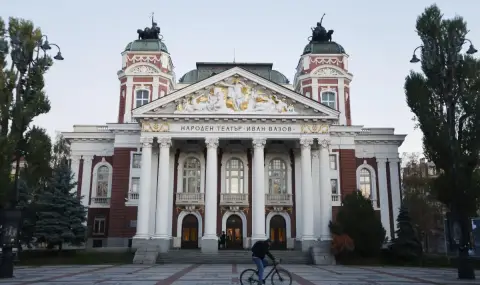 Раниха с нож мъж пред Народния театър, има задържан - 1