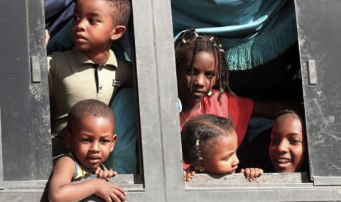 Разселените от Судан вече минаха 4 милиона - 1